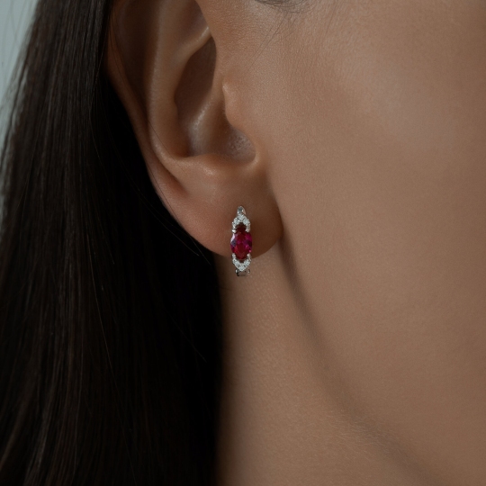 Серьги из серебра с рубиновыми корундами и фианитами