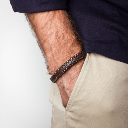 Браслет из кожи со вставками из стали