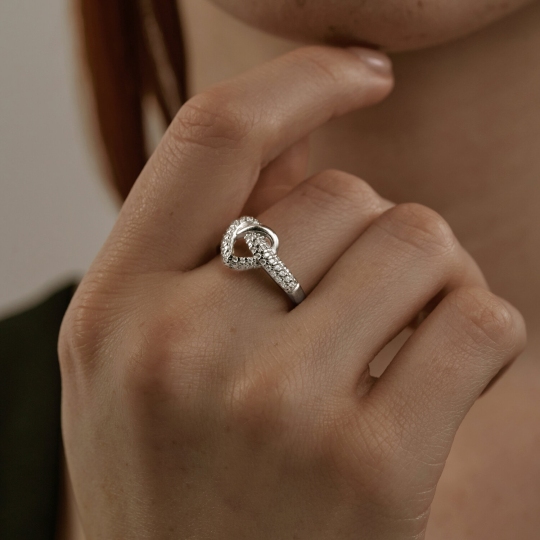 Кольцо из серебра с фианитами