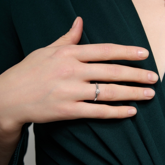 Кольцо из белого золота с бриллиантом 0,3 ct