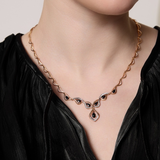 Колье из золота с бриллиантами и сапфирами