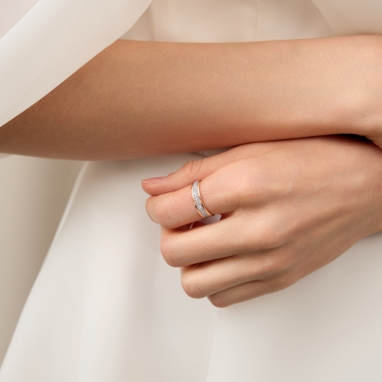 Кольцо из золота с фианитами