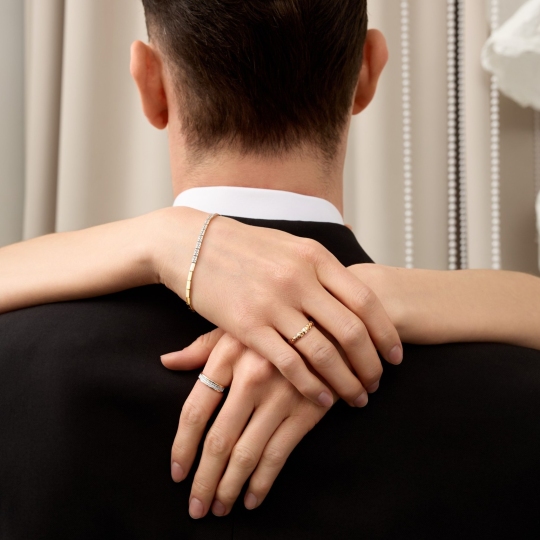 Кольцо из золота с фианитами