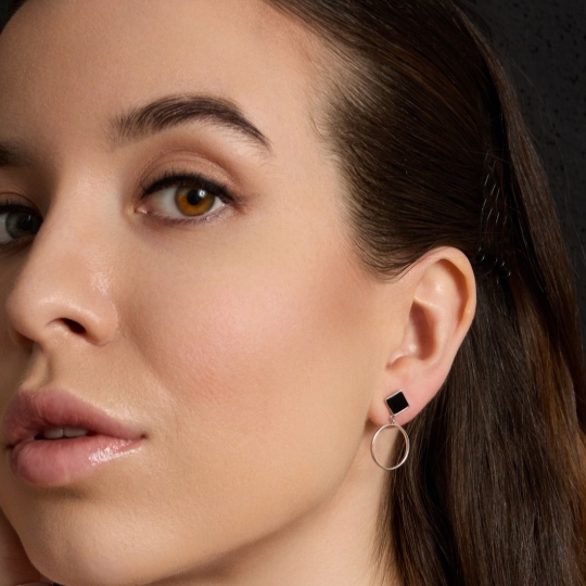 Асимметричные серьги из серебра с эмалью