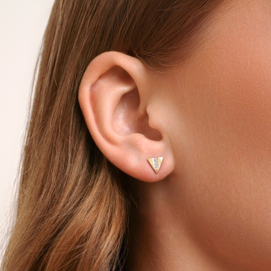 Асимметричные серьги из золота с фианитами