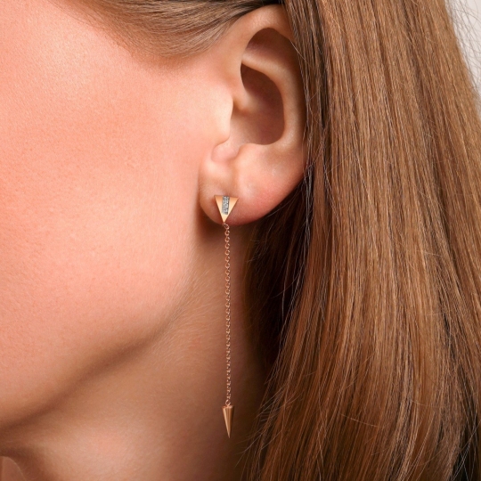 Асимметричные серьги из золота с фианитами