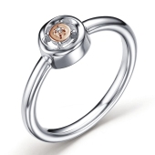 Кольцо из серебра с золотой вставкой и бриллиантом