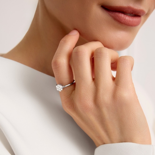 Кольцо из белого золота с бриллиантами