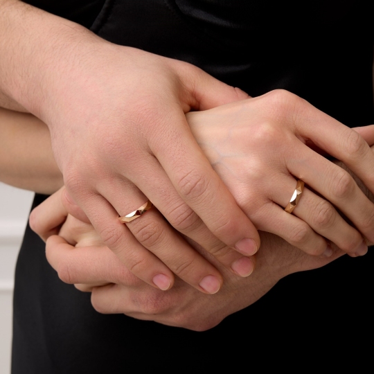 Обручальное кольцо из золота