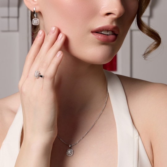 Серьги из белого золота с бриллиантами