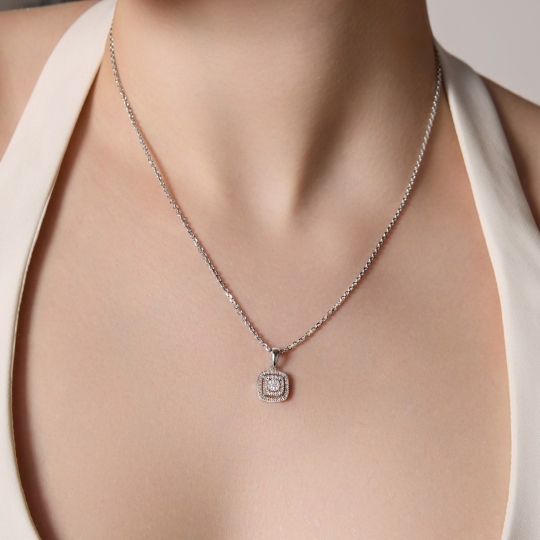 Подвеска из белого золота с бриллиантами