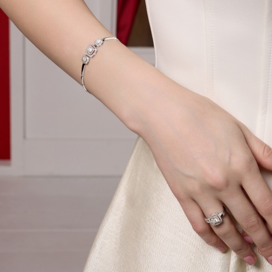 Браслет из белого золота с бриллиантами