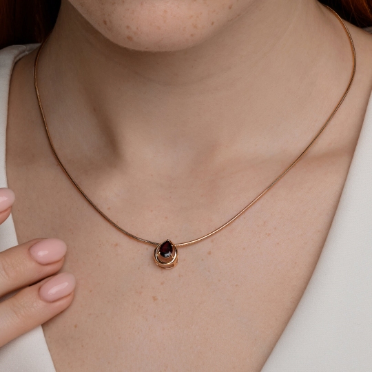 Подвеска из золота с гранатом