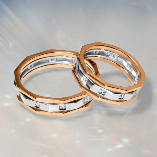 Обручальное кольцо из золота с бриллиантами