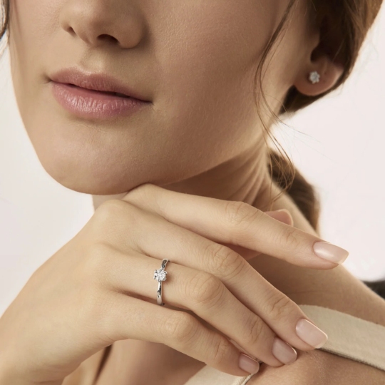 Кольцо из белого золота с бриллиантами