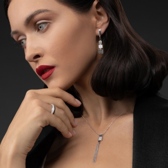 Колье из белого золота с бриллиантами