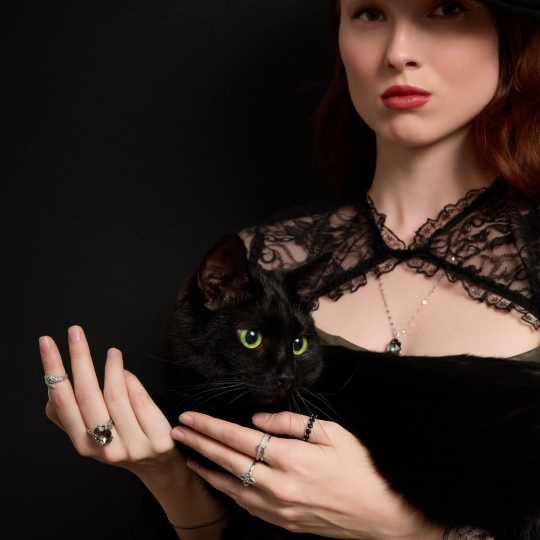 Кольцо из серебра с ювелирным кристаллом