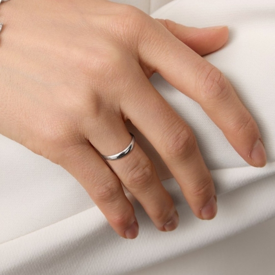 Обручальное кольцо из серебра