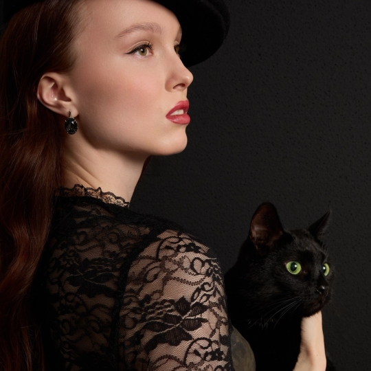 Серьги из серебра с ювелирными кристаллами