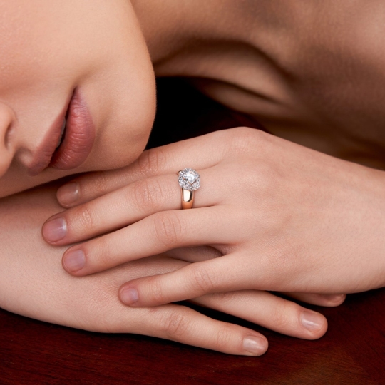 Кольцо из золота с фианитами