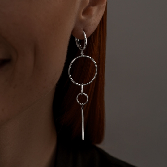 Одиночная серьга из серебра