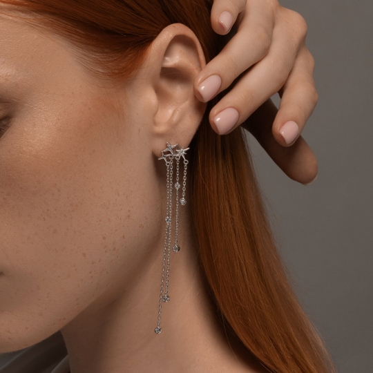 Одиночная серьга из серебра с фианитами