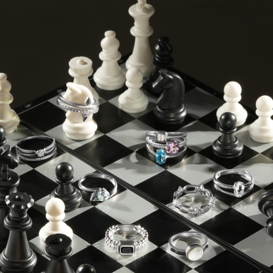 Кольцо из серебра с бриллиантом и горным хрусталем