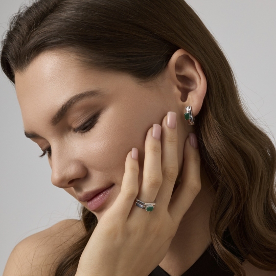 Серьги из серебра с бриллиантами и агатами