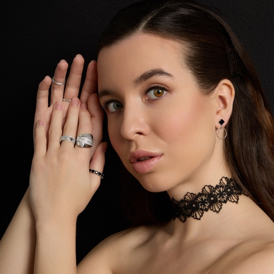 Кольцо из серебра с черными фианитами