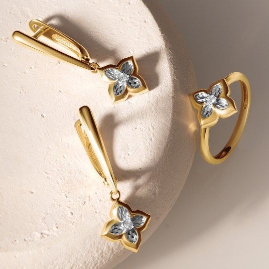 Серьги из лимонного золота с бриллиантами