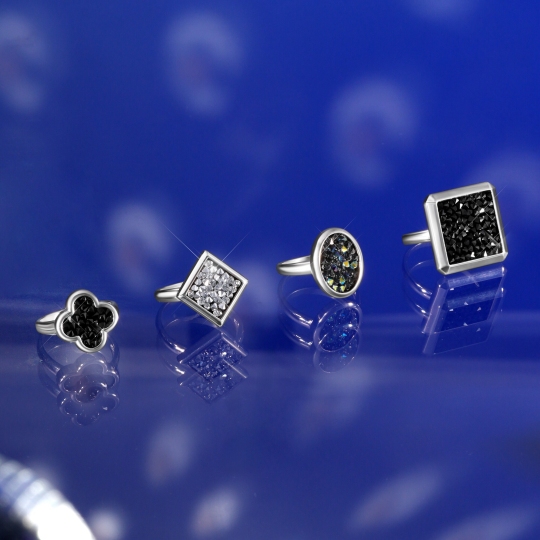 Кольцо из серебра с кристальной тканью