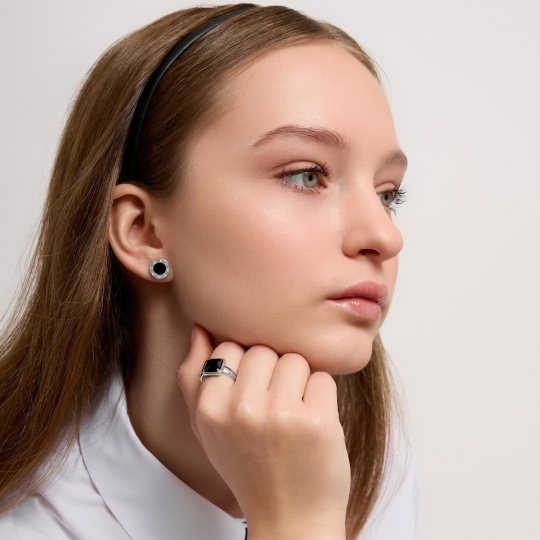 Кольцо из серебра с ониксом