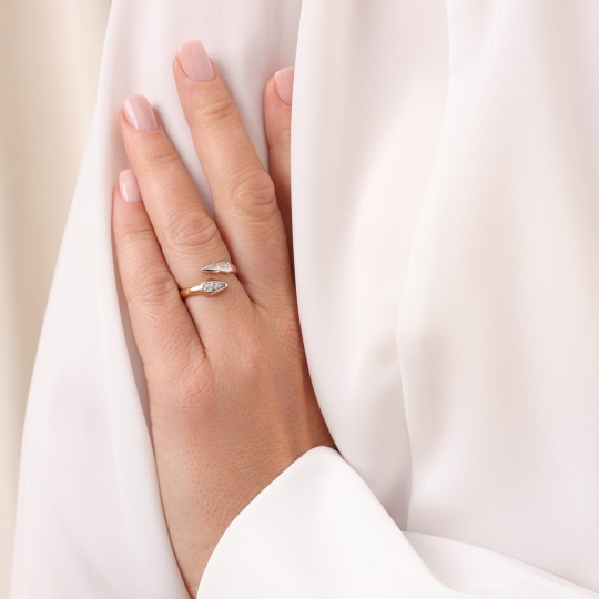 Кольцо из золота с фианитами