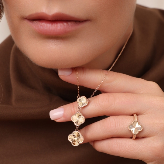 Колье из золота