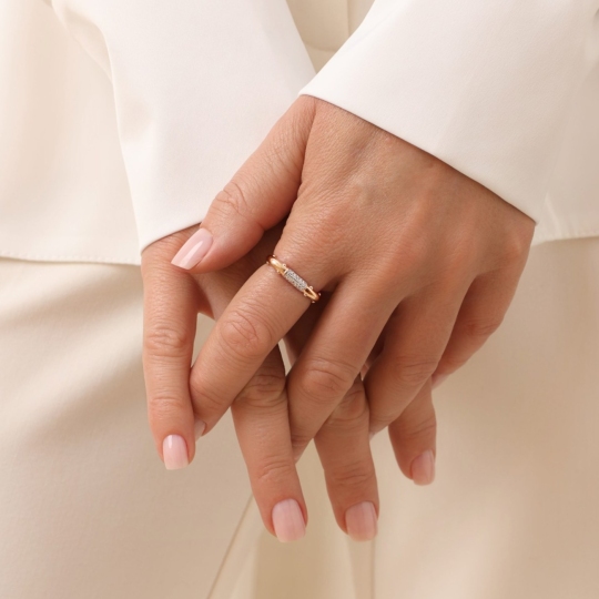 Кольцо из золота с фианитами