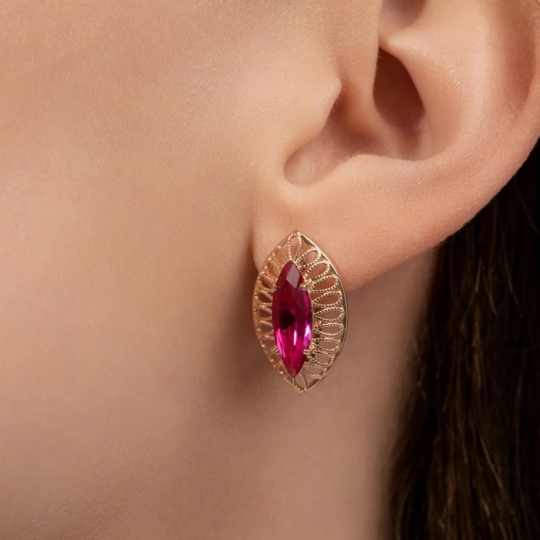 Серьги из золота с корундами