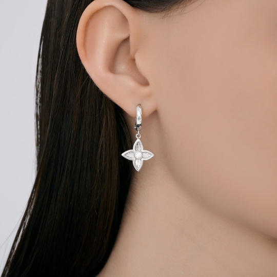 Серьги из серебра с фианитами