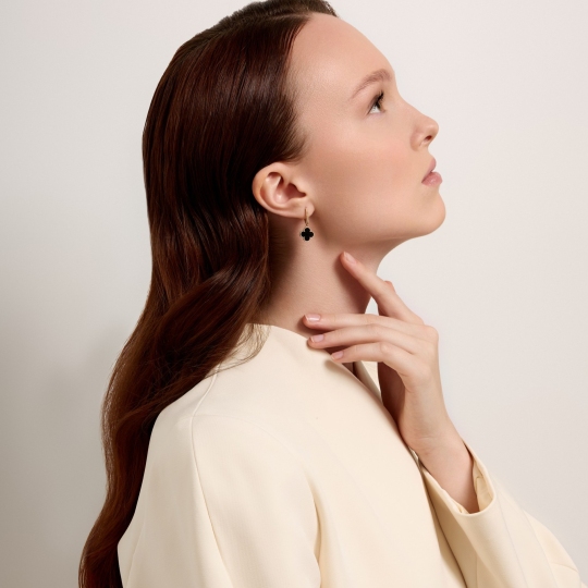 Серьги из золота с ониксами