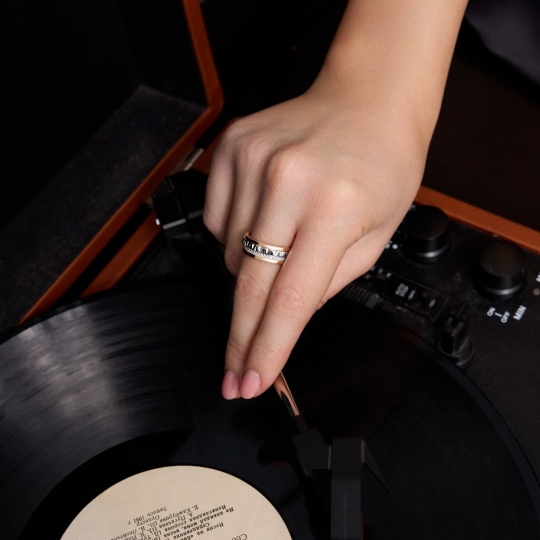 Кольцо из золота с фианитами