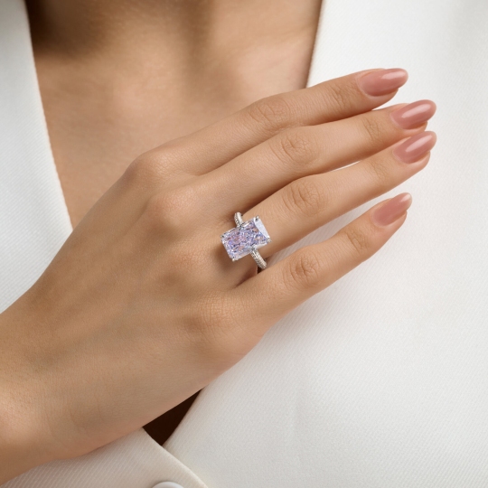 Кольцо из серебра с фианитами