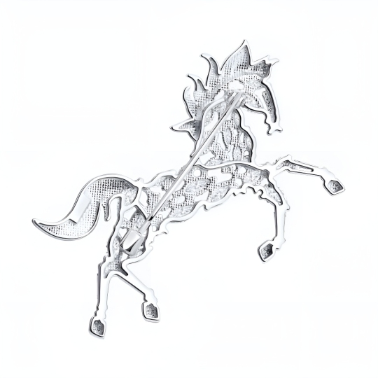 Брошь из серебра с фианитами 