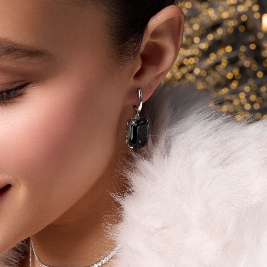 Серьги из серебра с ювелирными кристаллами