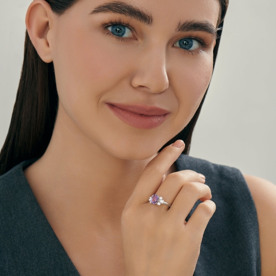 Кольцо из серебра с аметистом и фианитами