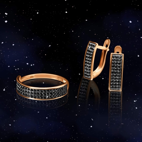 Кольцо из золота с черными фианитами