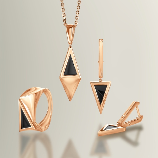 Кольцо-печатка из золота с фианитом