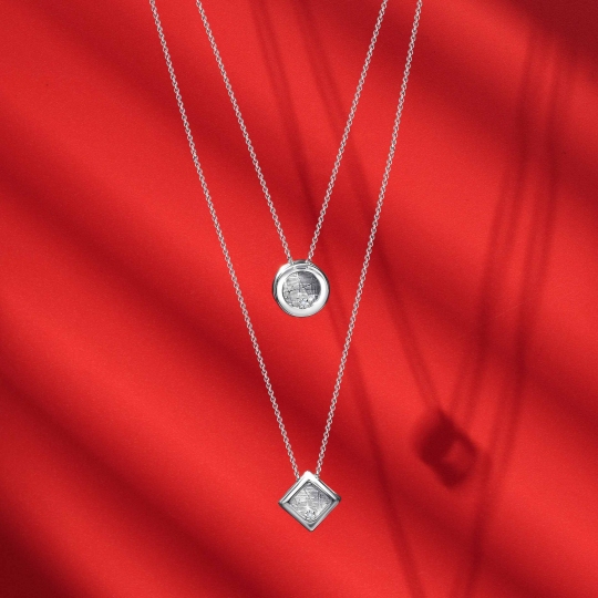 Колье из серебра с бриллиантом