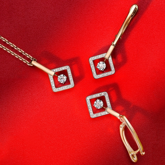 Подвеска из золота с бриллиантами и 