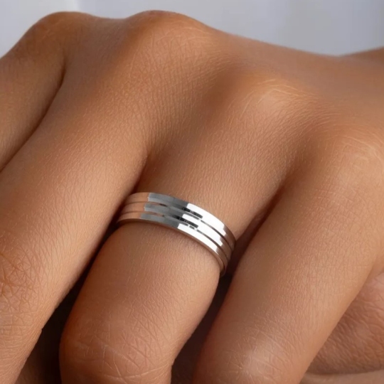 Обручальное кольцо из серебра