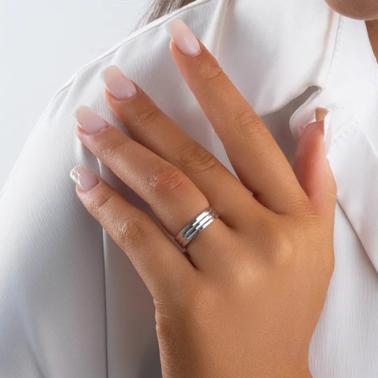 Обручальное кольцо из серебра