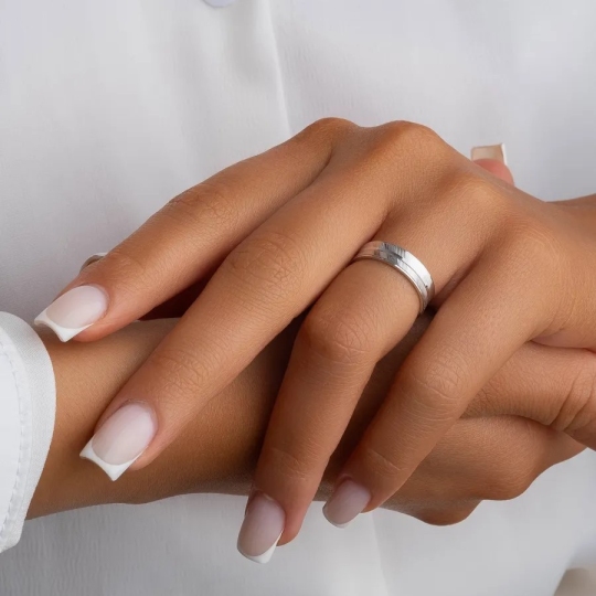 Обручальное кольцо из серебра